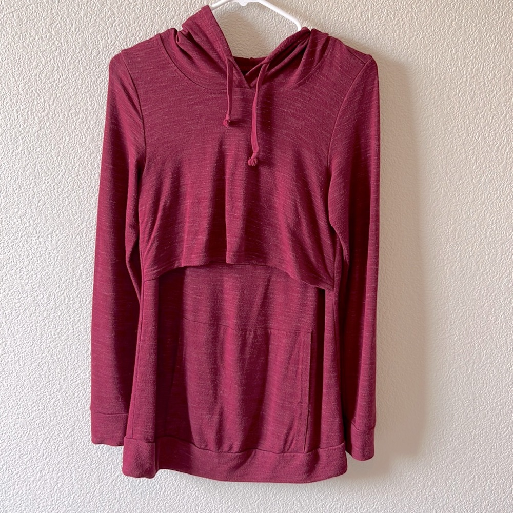 Latched Mama top, long sleeve hoodie with front pockets.